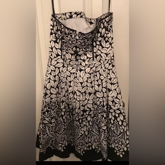 New with Tag White House Black Market Strapless Dress, Floral Leaves - Picture 2 of 6